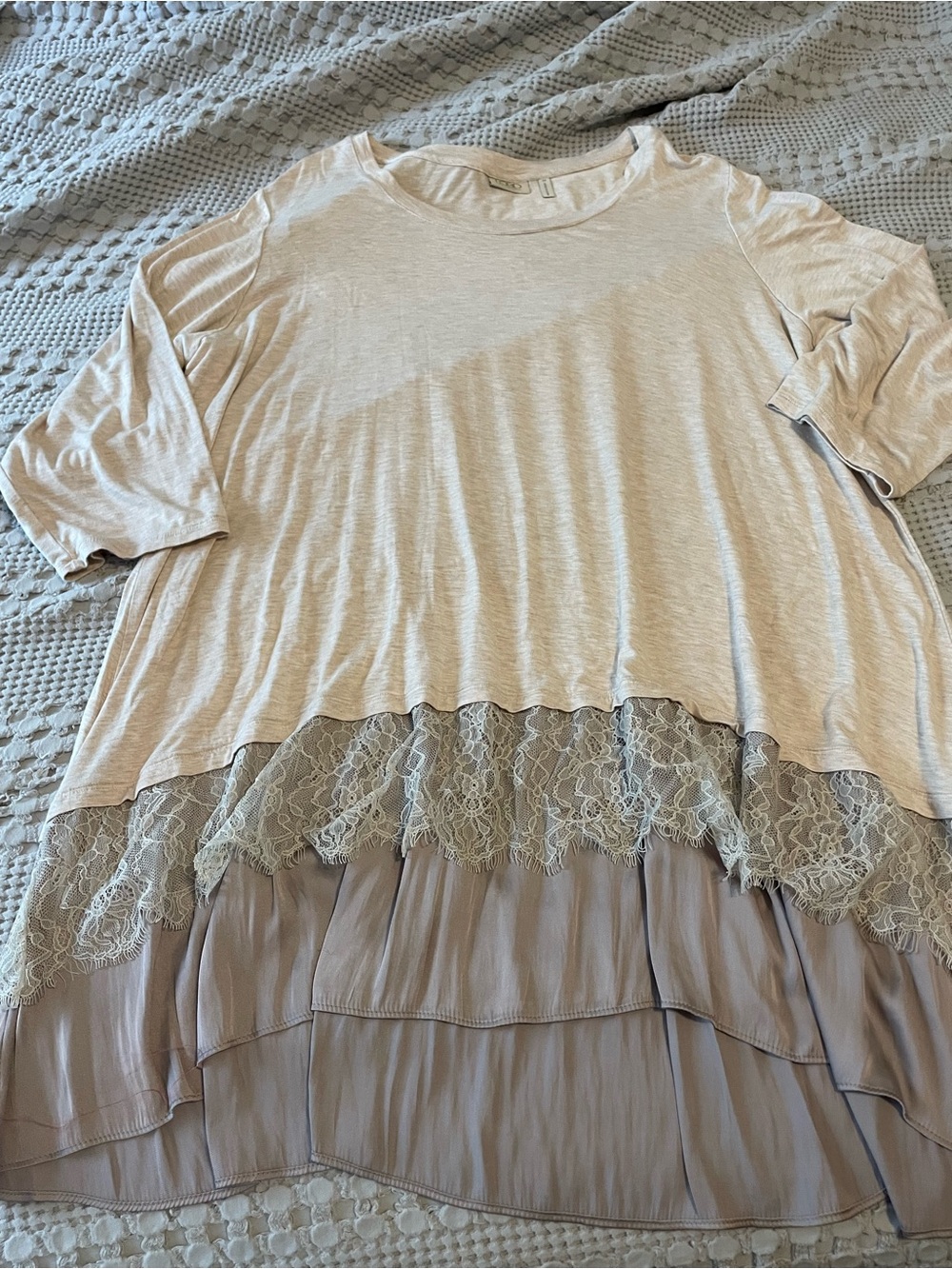 Logo Lori Goldstein Layered Lace-Hem Top